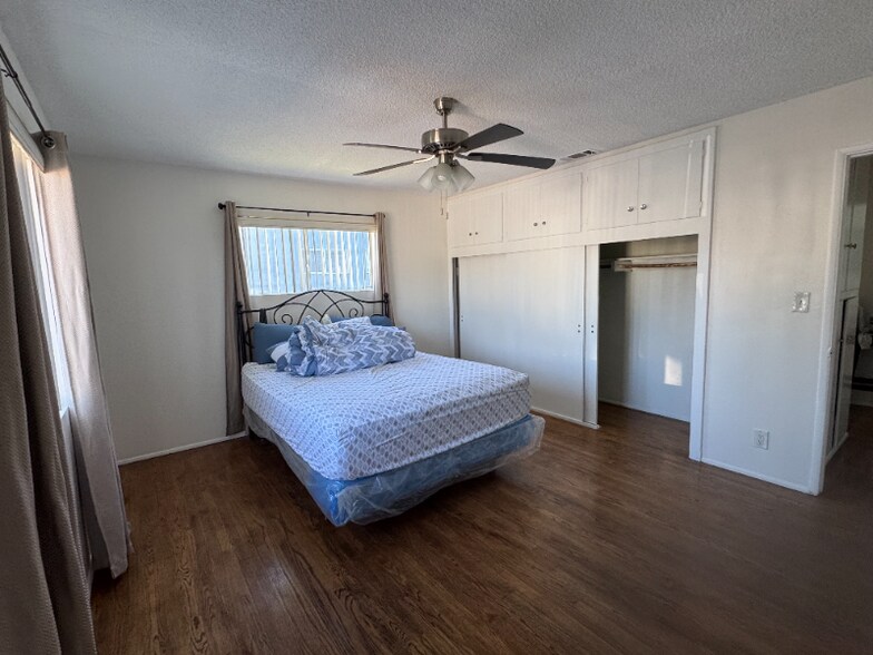 Building Photo - 40781 Acacia E Ave