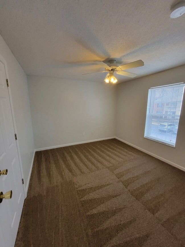 Building Photo - Condo for Rent in Mehlville