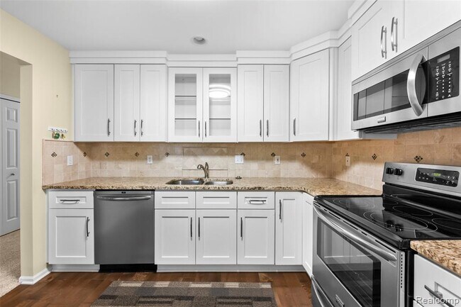 Building Photo - 4911 Oak Hill Dr