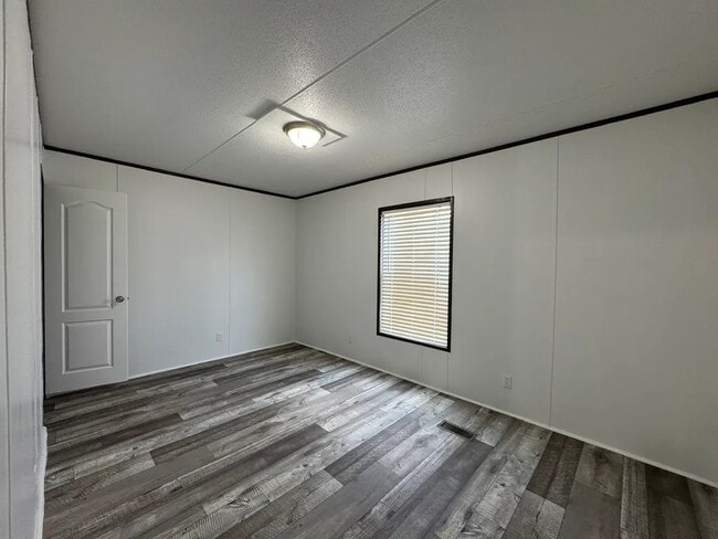 Building Photo - 16206 Wood Dr