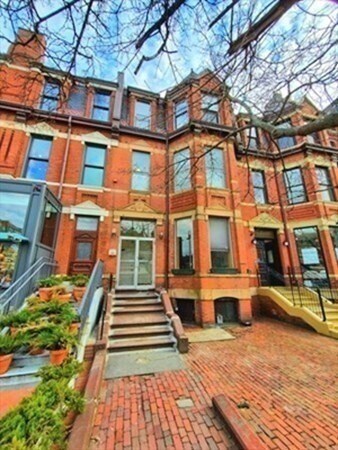 Building Photo - 240 Newbury St