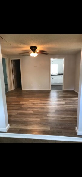 Building Photo - 1926 Summit Dr