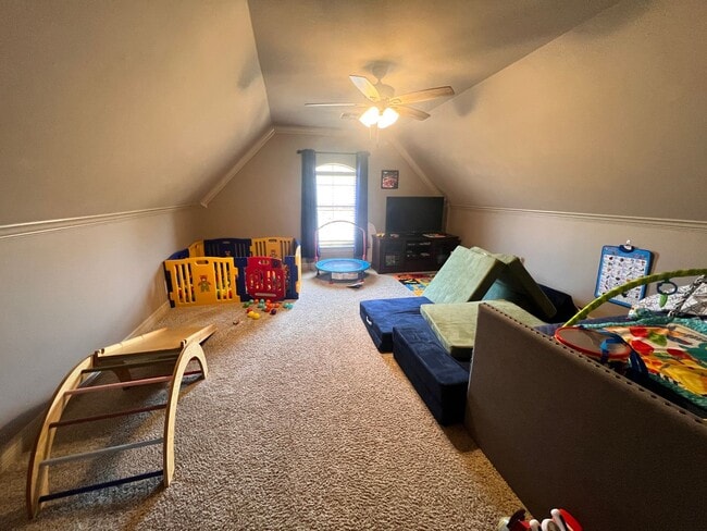 Building Photo - 4 BEDROOM, 3 BATHROOM IN TIBURON