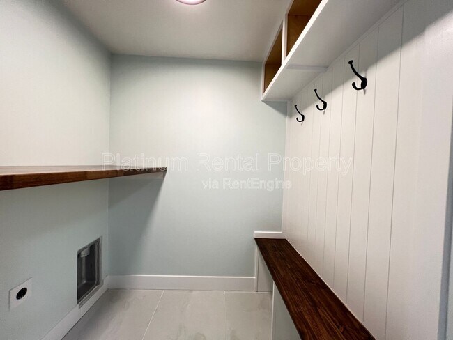 Building Photo - 1331 Buttercup Ct