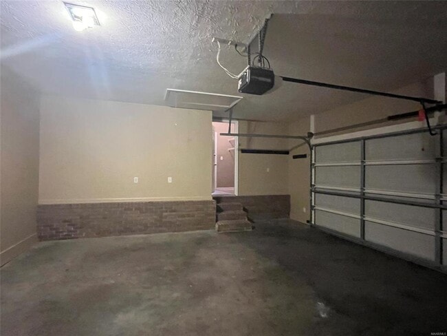 Building Photo - 1966 Chancellor Ridge Rd