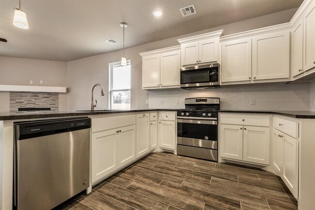 Building Photo - 2541 Fallview Dr