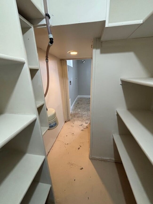 Building Photo - 4 Bedroom 2 Bath House by Frontier Park