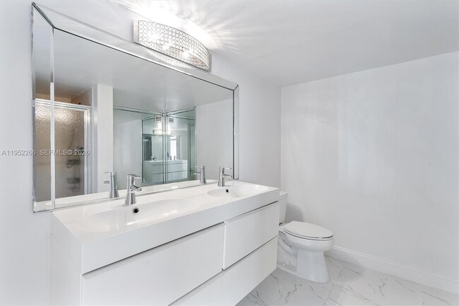 Building Photo - 600 Parkview Dr