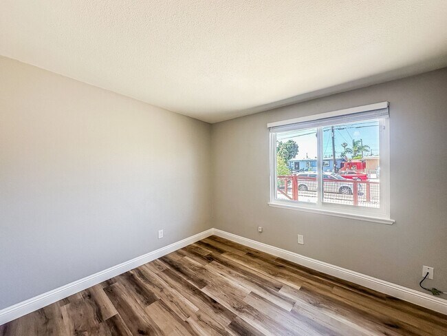 Building Photo - SD: Spacious 4BD/2BA Home in Imperial Beach with Large Yard, Turf Backyard & Attached Garage