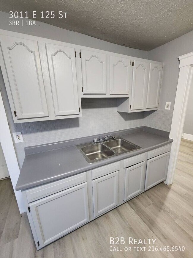 Building Photo - 3011 E 125th St