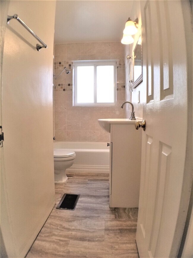 bathroom - 1902 Lead Ave SE