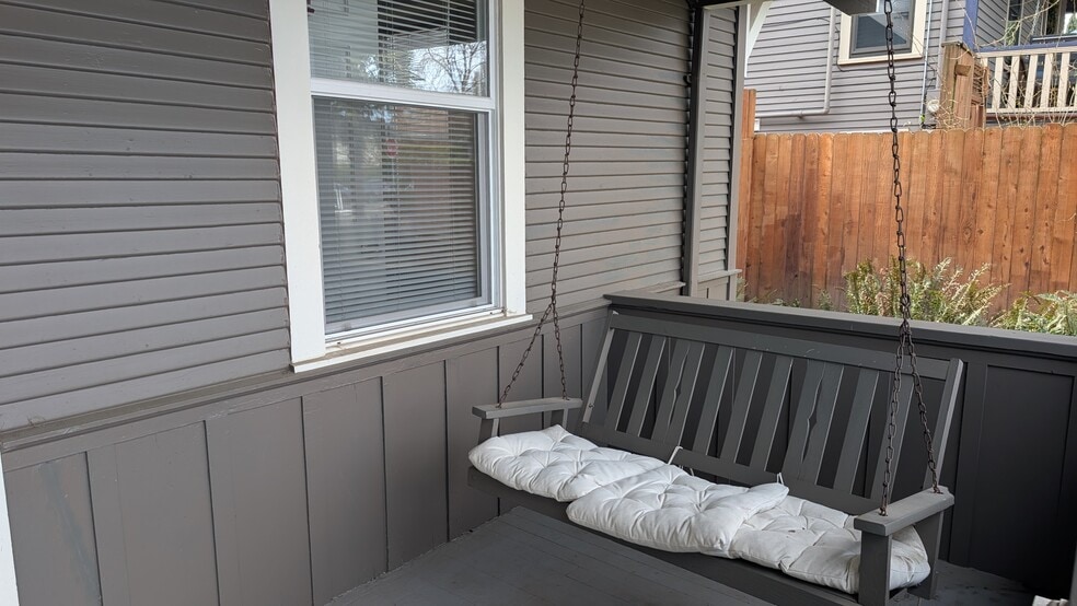 Building Photo - 3440 SW Falcon St