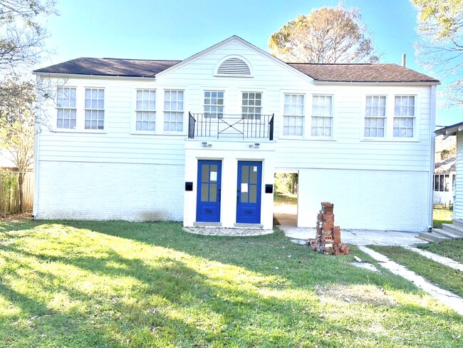Building Photo - 914 Park Blvd