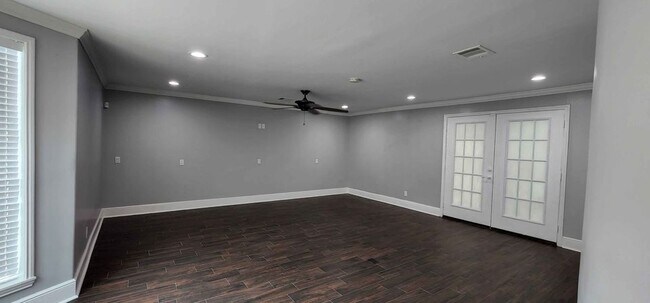 Building Photo - 105 Mable St