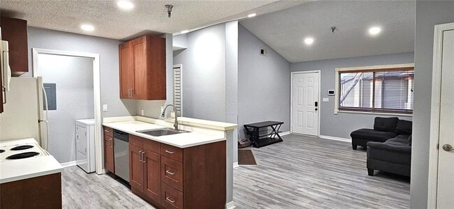 Building Photo - 10263 Gandy Blvd N