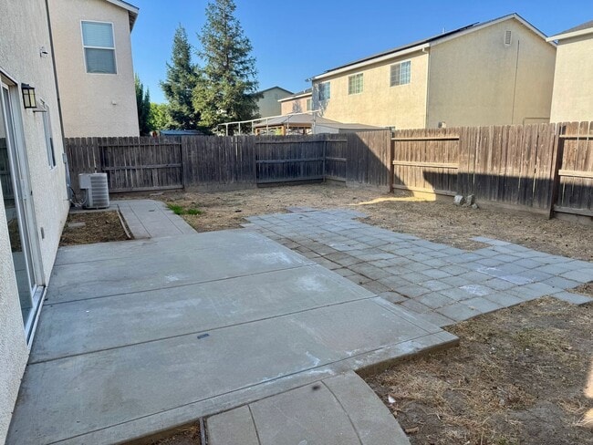 Building Photo - Newly Updated 3 Bedroom 2 1/2 Bath North M...