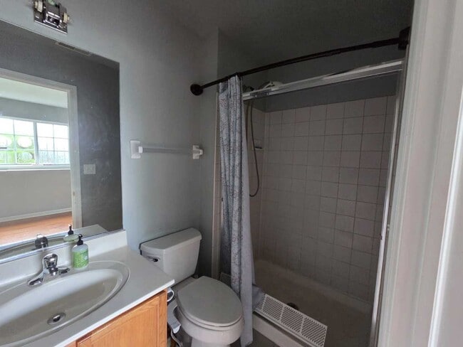 Building Photo - 2402 Oakfield Ct