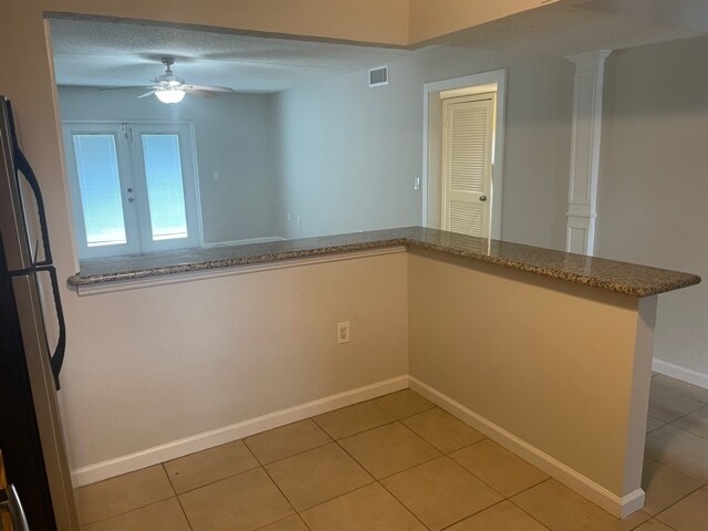 Building Photo - 2812 Somerset Park Dr
