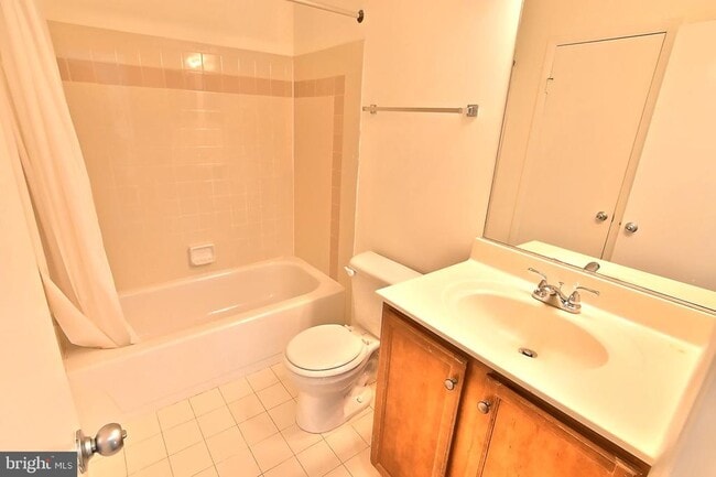 Building Photo - 1702 Ascot Way