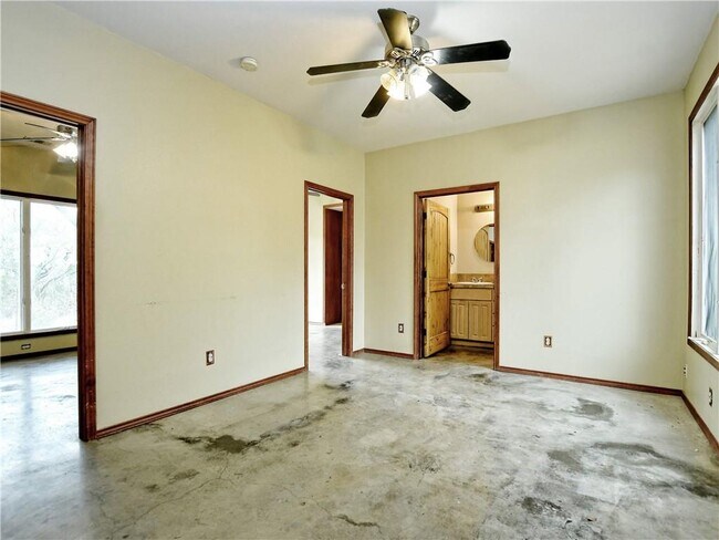 Building Photo - 605 Echo Dr