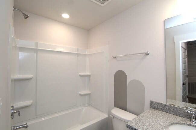 Building Photo - Nature Creek 3BD Townhome w/ Garage, Pool ...