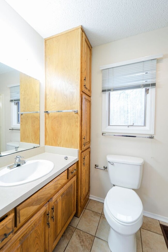 Building Photo - 2 bed, 2 bath new paint and refrigerator