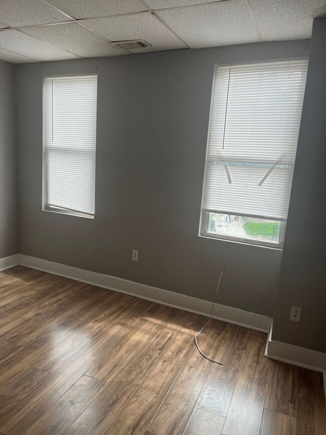 Building Photo - 2 Bedroom Townhouse for Rent