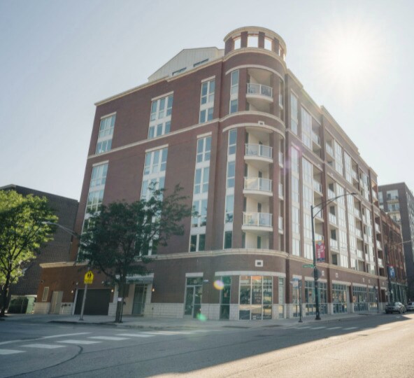 Building Photo - 301 W North Ave