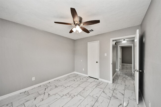 Building Photo - 15834 Fern Basin Dr