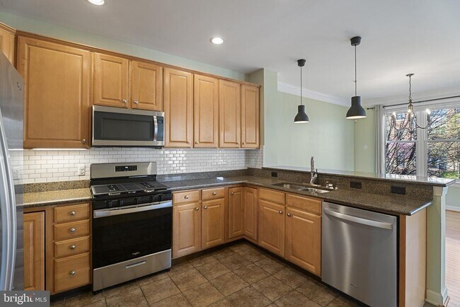 Building Photo - 35 E All Saints St