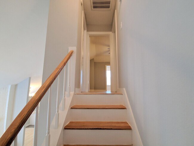Building Photo - 15215 Peachmeadow Ln