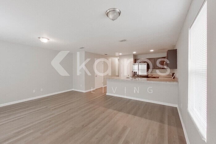 Building Photo - 1349 Mull St