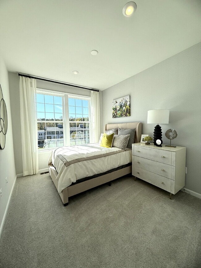 Building Photo - Modern 3-Bedroom Bethany Model Condo in Co...