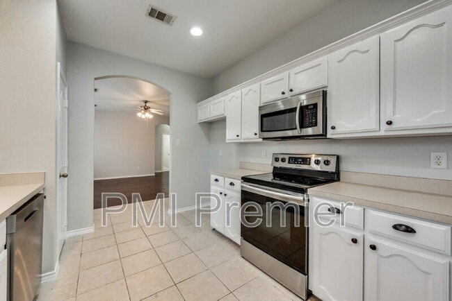 Building Photo - 5832 Center Ridge Dr