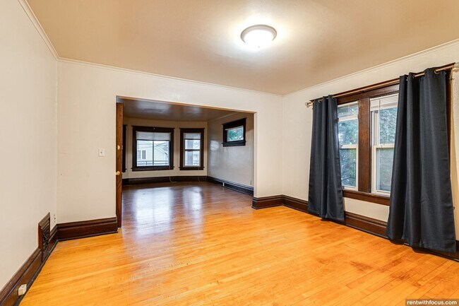Building Photo - 111 W Parkway Ave