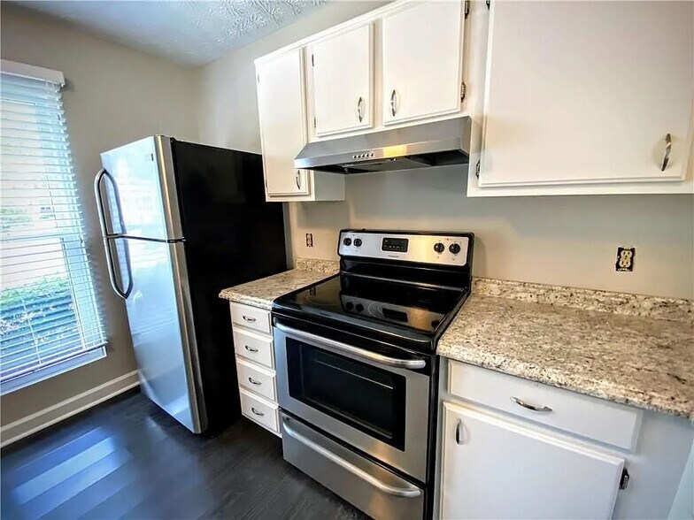 Building Photo - 2504 Queen Anne Ct
