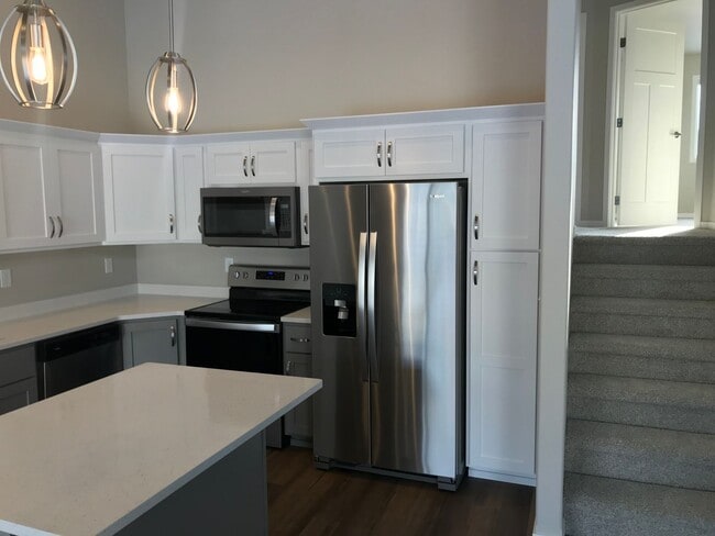 Building Photo - 3 Bed 3 Bath Twin Home