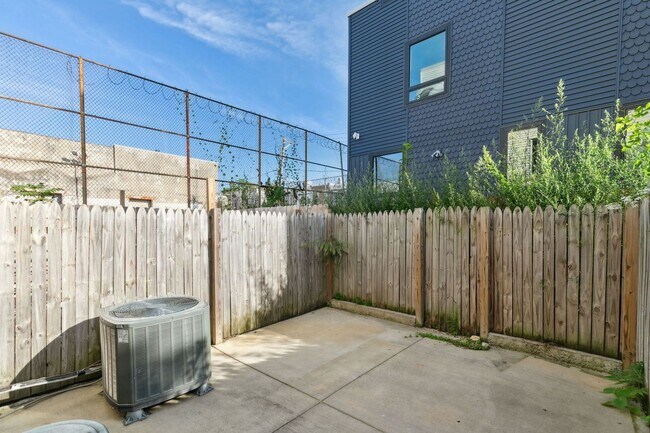 Building Photo - 1845 E Huntingdon St