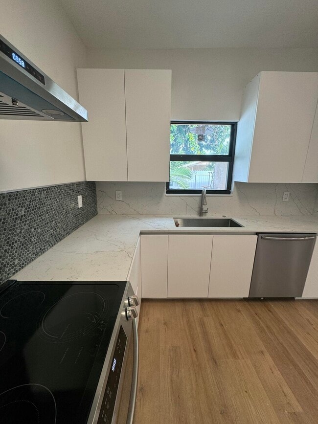 Building Photo - 795 Highland Dr