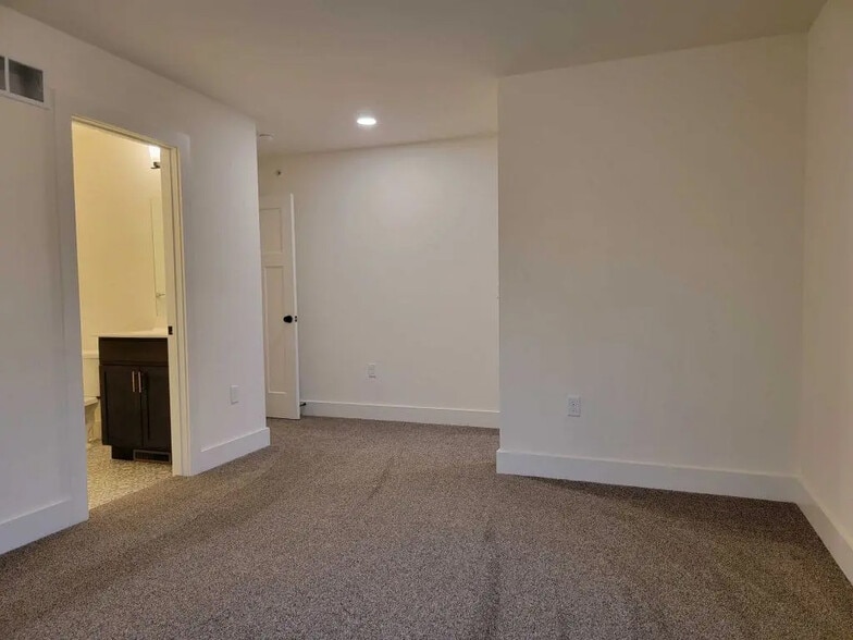 Building Photo - 16 Burk Ct