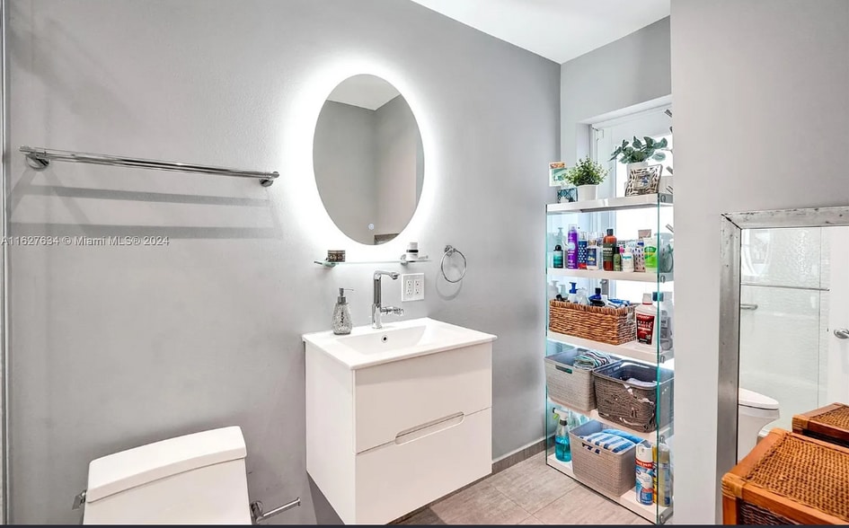 Building Photo - 1001 NE 17th Ct