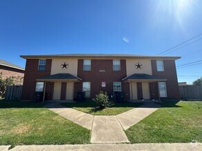Building Photo - 3806 Gus Dr