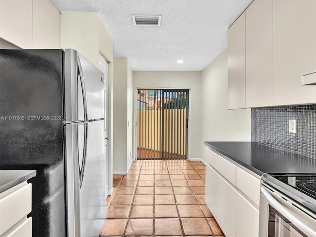 Building Photo - 1353 Springside Dr