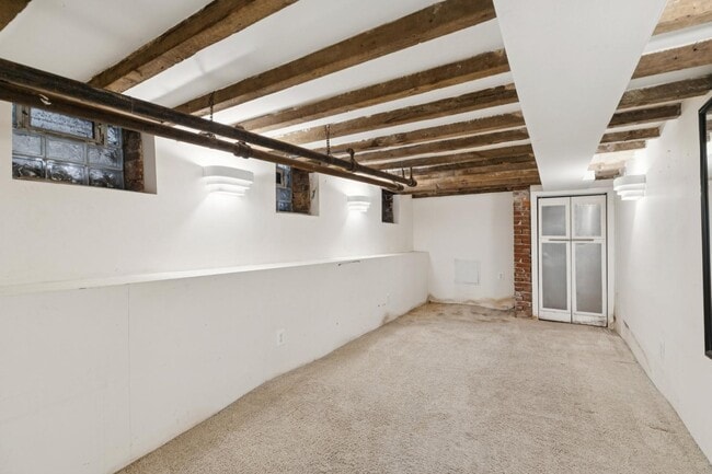 Building Photo - 1228 Catharine St