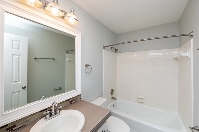 Building Photo - 510 N Poplar St