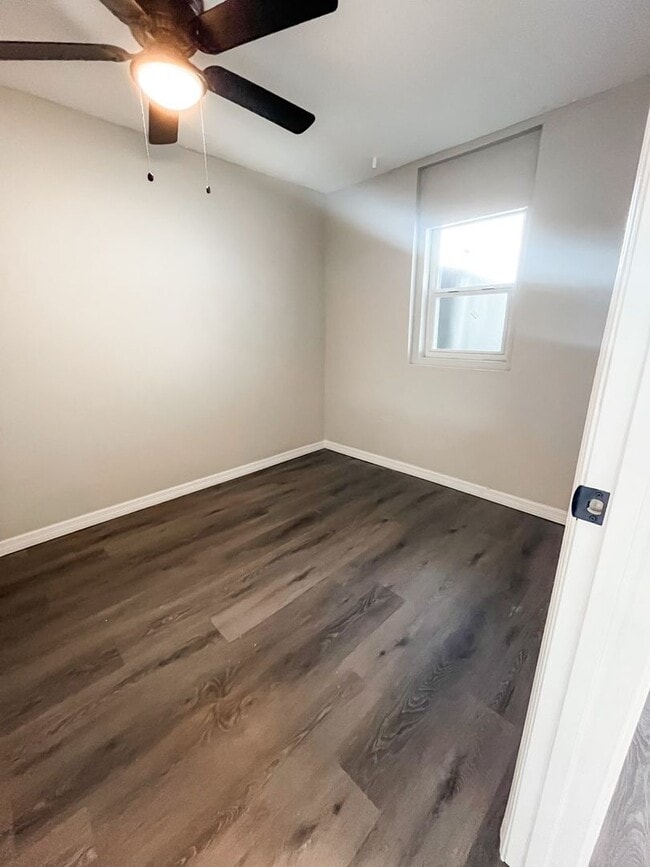 Building Photo - MOVE IN SPECIAL !! COZY 1/1  CONVENIENTLY LOCATED CLOSE TO DOWNTOWN ST. PETERSBURG