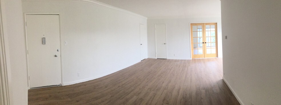 Living Room - 942 N Gardner St
