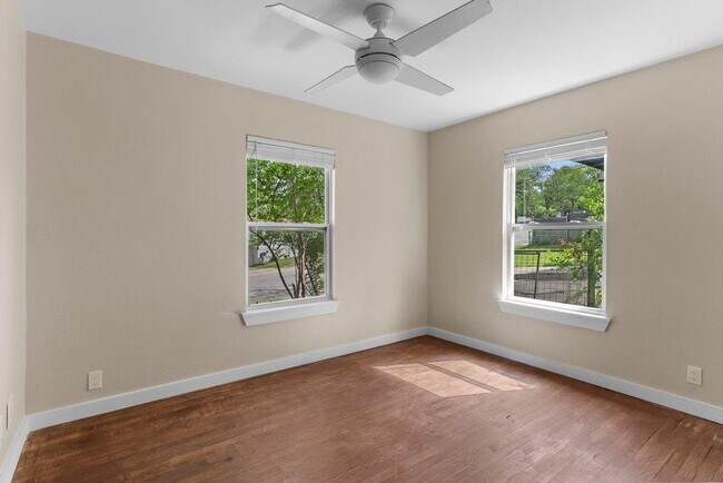 Building Photo - 4305 Leslie Ave