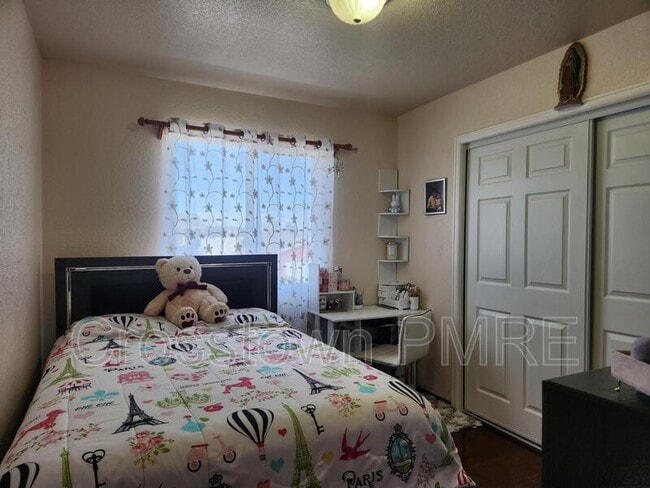 Building Photo - 1124 E 25th St