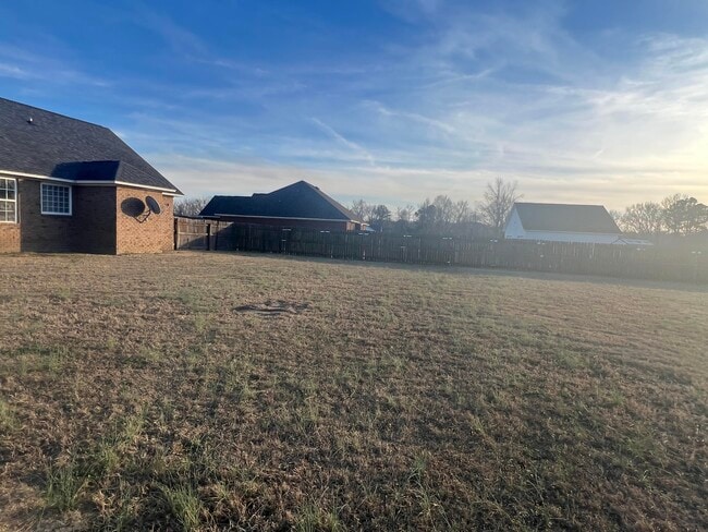 Building Photo - 1240 Inabinet Dr